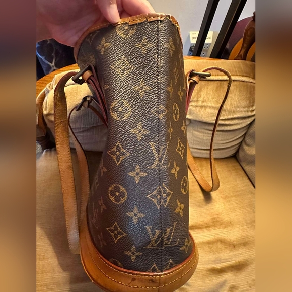 LOUIS VUITTON Bucket PM Monogram Canvas Shoulder Bag - Picture 8 of 14